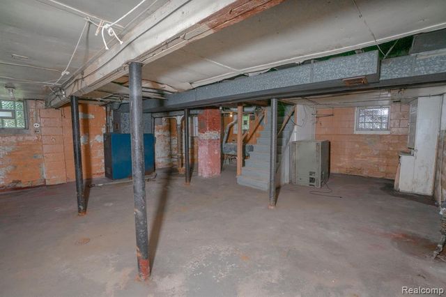 5672 Saint Clair Street, Detroit, MI 48213