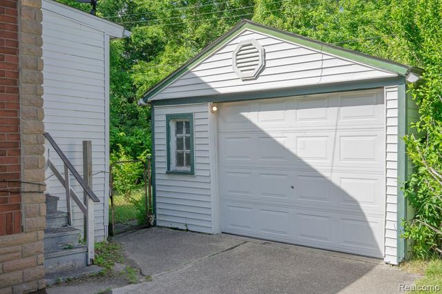 5672 Saint Clair Street, Detroit, MI 48213