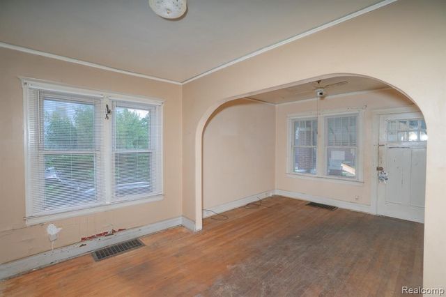 5672 Saint Clair Street, Detroit, MI 48213