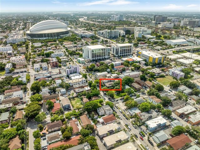 1121 NW 5th St, Miami, FL 33128