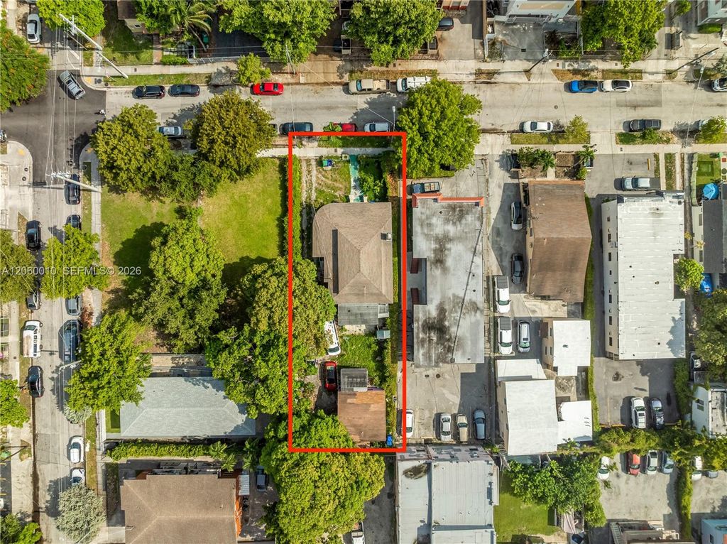 1121 NW 5th St, Miami, FL 33128