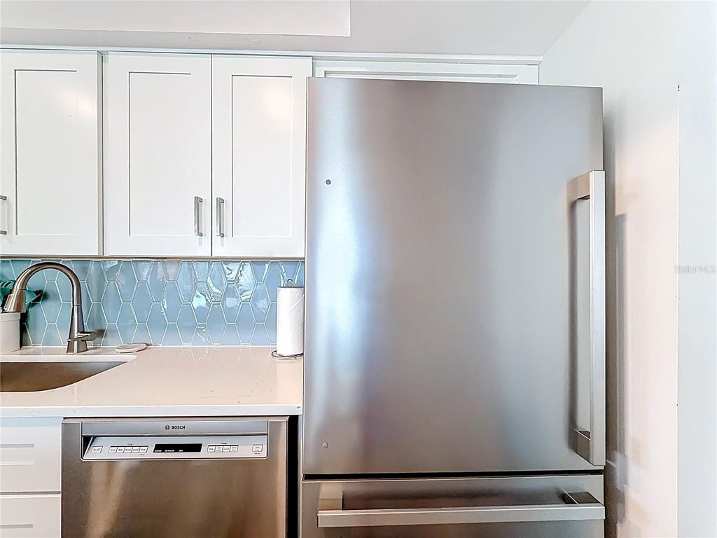 Image 17 of property listing at 19836 GULF BOULEVARD 5B, Indian Rocks Beach, FL 33785