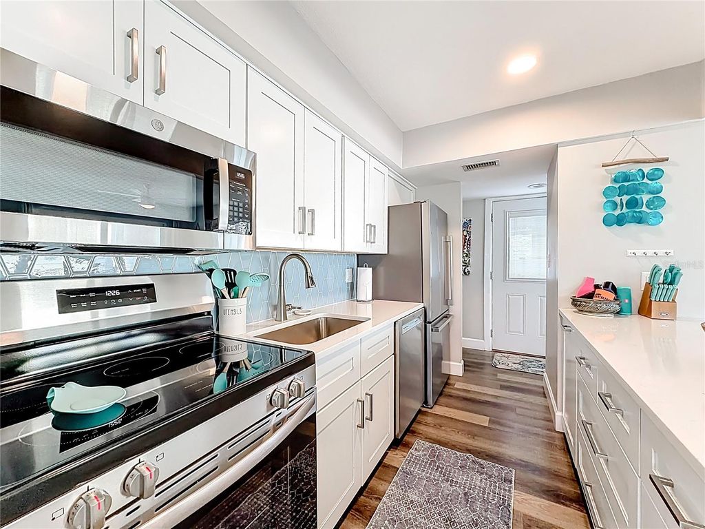 Image 20 of property listing at 19836 GULF BOULEVARD 5B, Indian Rocks Beach, FL 33785