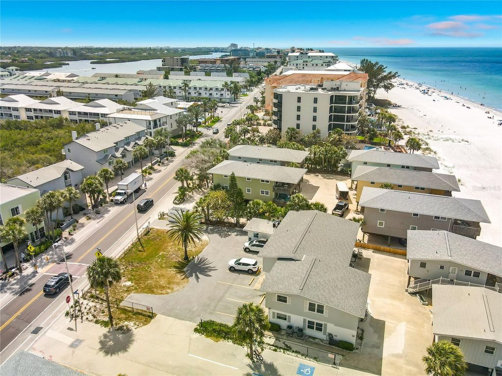 Image 41 of property listing at 19836 GULF BOULEVARD 5B, Indian Rocks Beach, FL 33785