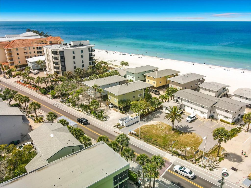 Image 10 of property listing at 19836 GULF BOULEVARD 5B, Indian Rocks Beach, FL 33785