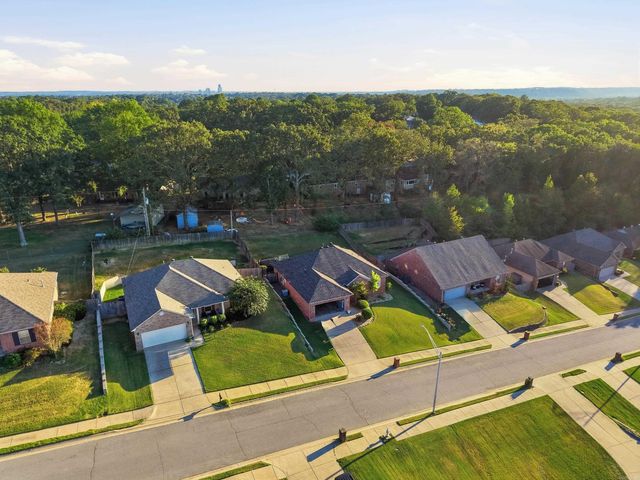 6060 Allwood Dr, North Little Rock, AR 72116