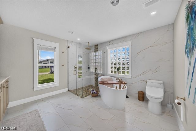8 NW 36th AVE, Cape Coral, FL 33993