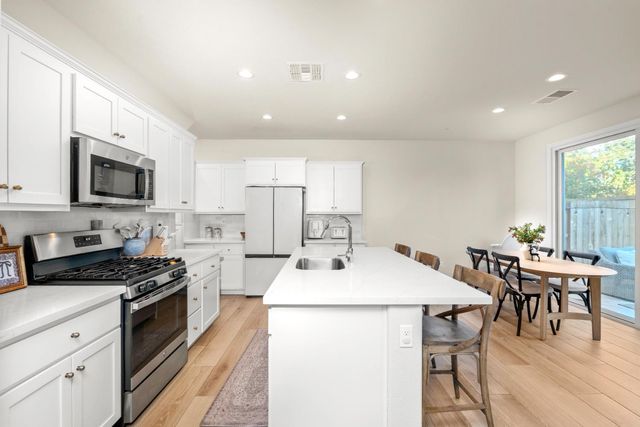 1383 Kinship Dr, Turlock, CA 95382