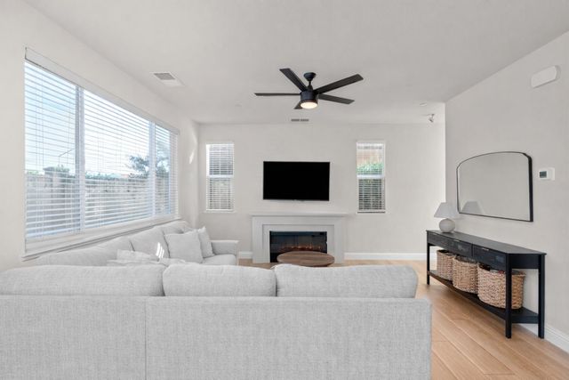 1383 Kinship Dr, Turlock, CA 95382