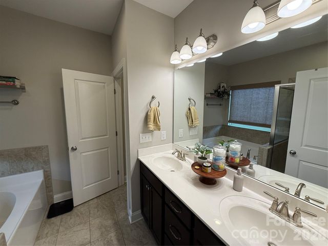 8708 Aspinwall Drive, Charlotte, NC 28216