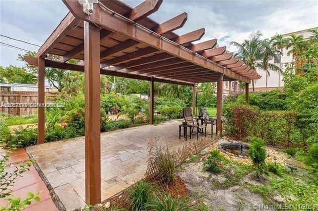 1025 NE 17th Way, Fort Lauderdale, FL 33304