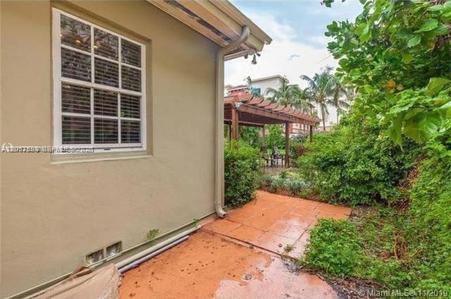 1025 NE 17th Way, Fort Lauderdale, FL 33304
