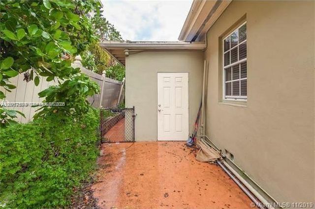 1025 NE 17th Way, Fort Lauderdale, FL 33304