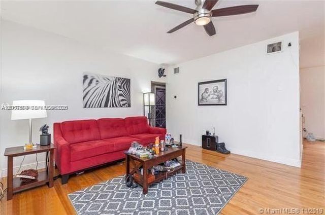 1025 NE 17th Way, Fort Lauderdale, FL 33304