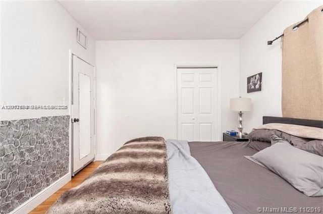 1025 NE 17th Way, Fort Lauderdale, FL 33304