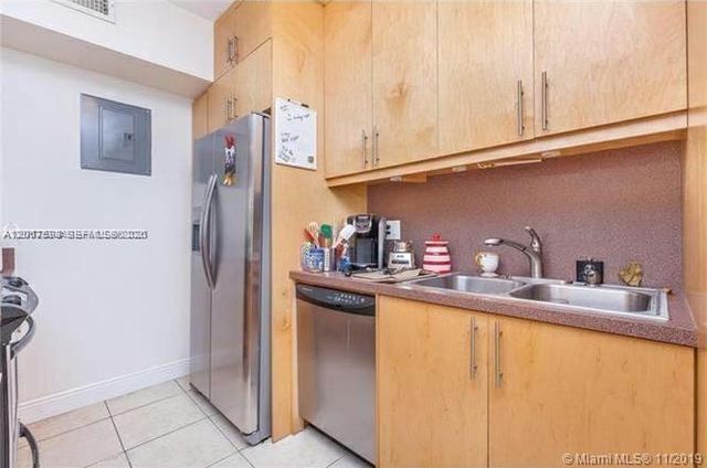 1025 NE 17th Way, Fort Lauderdale, FL 33304