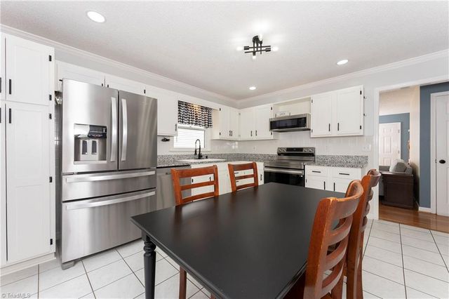 620 Lantern Ridge Drive, Winston-salem, NC 27104