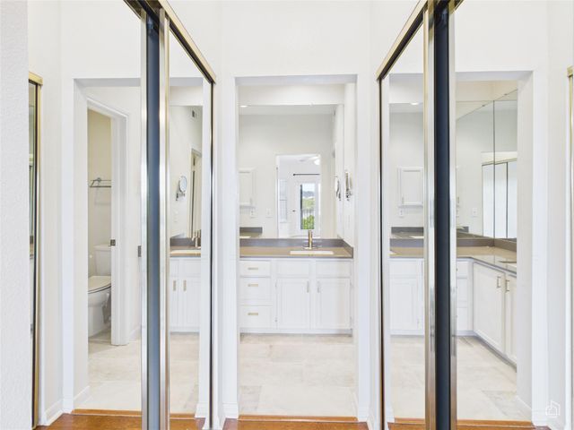 1741 Spyglass DR 2-201, Austin, TX 78746