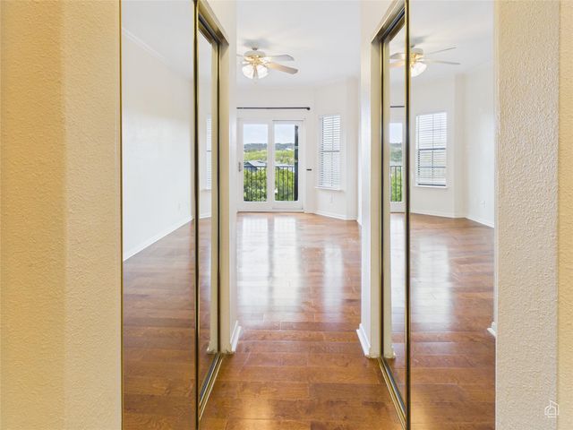 1741 Spyglass DR 2-201, Austin, TX 78746