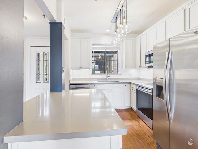 1741 Spyglass DR 2-201, Austin, TX 78746