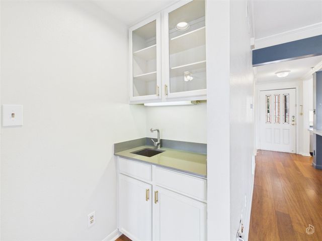 1741 Spyglass DR 2-201, Austin, TX 78746