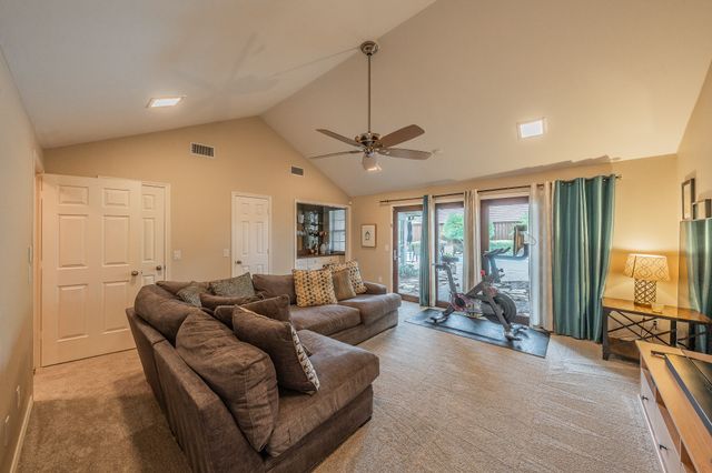 2609 Shadow Ridge Drive, Arlington, TX 76006