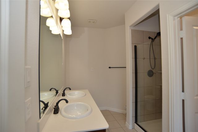 213 Emerald Creek Drive, Fort Worth, TX 76131