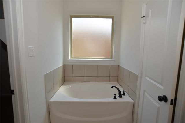 213 Emerald Creek Drive, Fort Worth, TX 76131