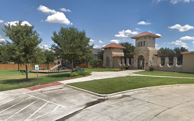 213 Emerald Creek Drive, Fort Worth, TX 76131