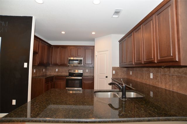 213 Emerald Creek Drive, Fort Worth, TX 76131