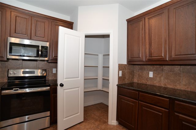 213 Emerald Creek Drive, Fort Worth, TX 76131