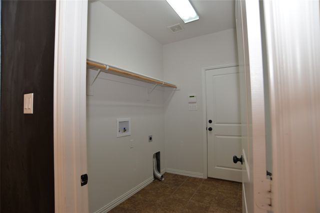 213 Emerald Creek Drive, Fort Worth, TX 76131