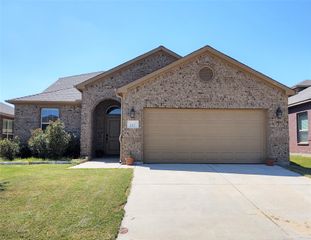 213 Emerald Creek Drive, Fort Worth, TX 76131