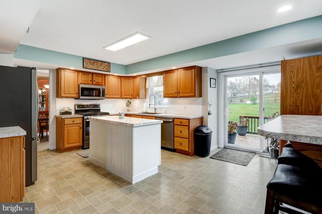 4 CRESTVIEW DR, Reading, PA 19608