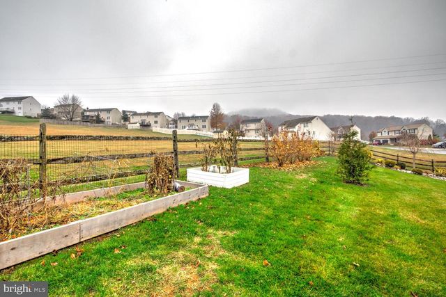 4 CRESTVIEW DR, Reading, PA 19608