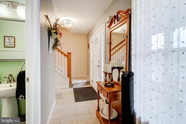 4 CRESTVIEW DR, Reading, PA 19608