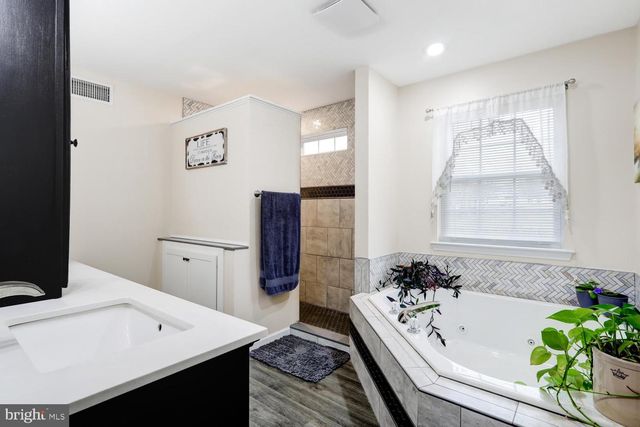 4 CRESTVIEW DR, Reading, PA 19608