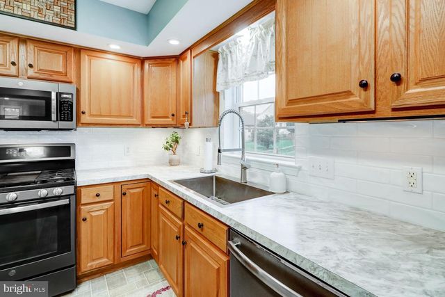 4 CRESTVIEW DR, Reading, PA 19608