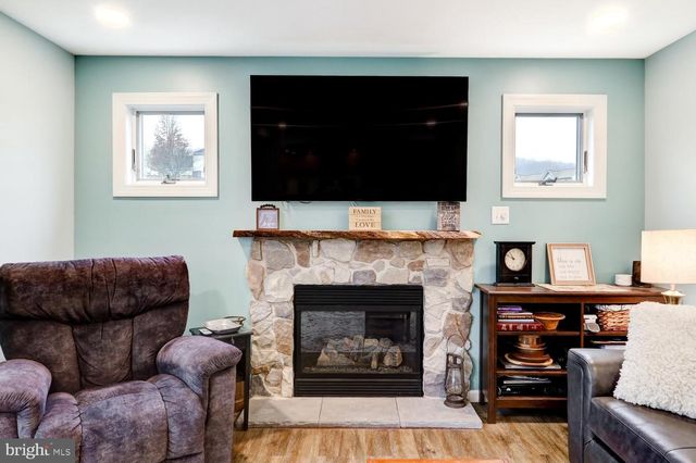 4 CRESTVIEW DR, Reading, PA 19608