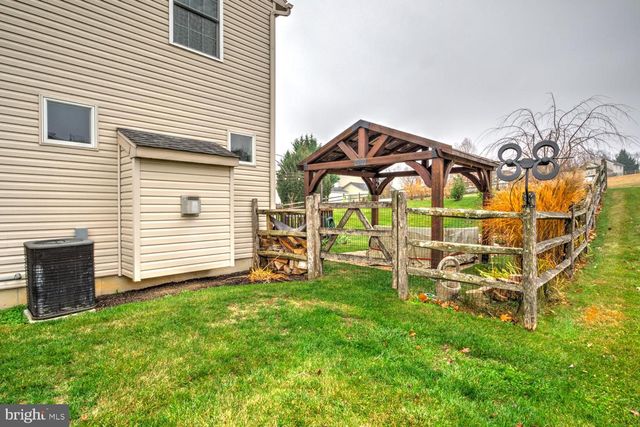 4 CRESTVIEW DR, Reading, PA 19608