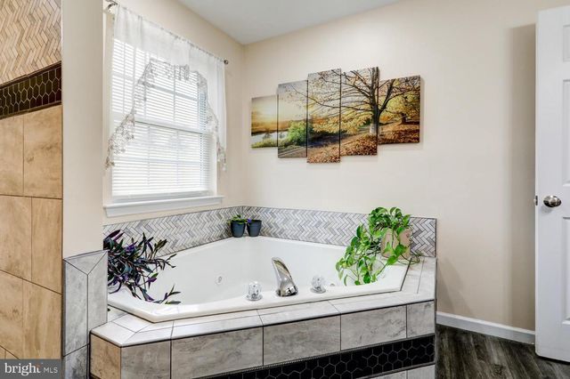 4 CRESTVIEW DR, Reading, PA 19608