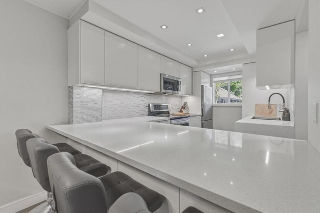 1092 Indian Summer Court 14, San Jose, CA 95122