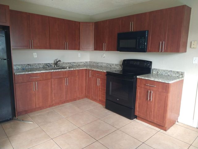 8151 SW 6th Court, North Lauderdale, FL 33068