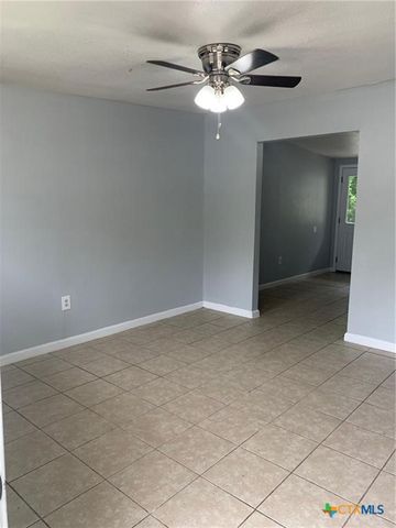 1015 Hackberry Street B, San Marcos, TX 78666