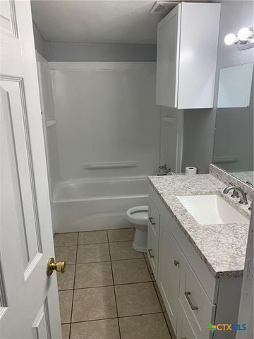 1015 Hackberry Street B, San Marcos, TX 78666