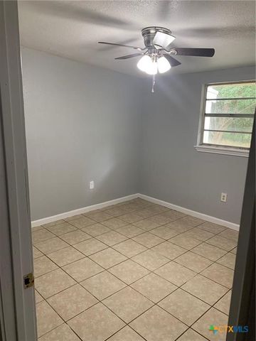 1015 Hackberry Street B, San Marcos, TX 78666