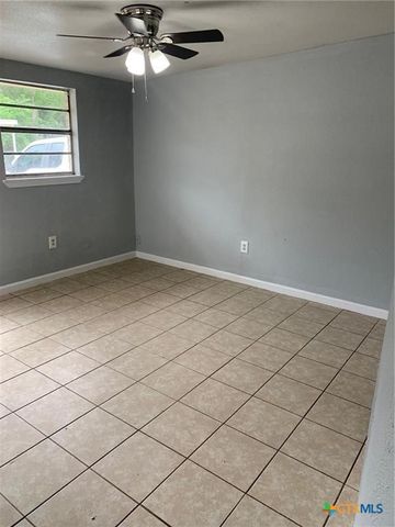 1015 Hackberry Street B, San Marcos, TX 78666