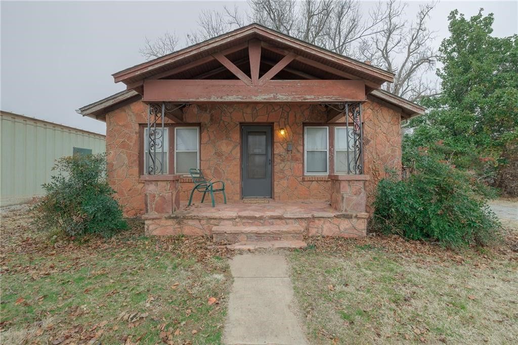 1319 S Division Street, Guthrie, OK 73044