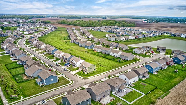 2475 S Copperstone Drive, New Palestine, IN 46163