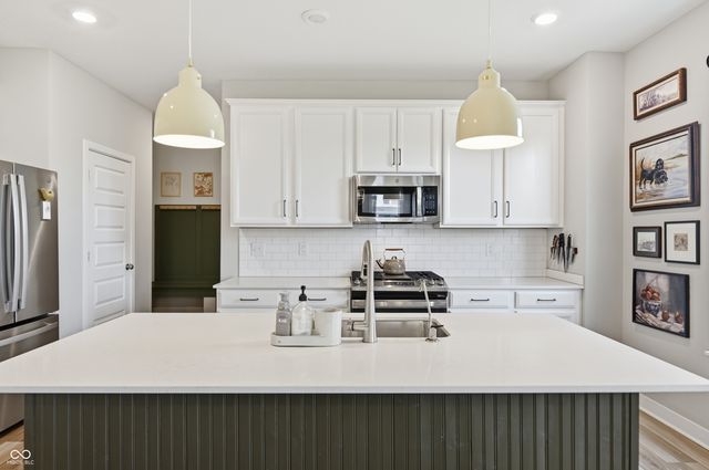 2475 S Copperstone Drive, New Palestine, IN 46163